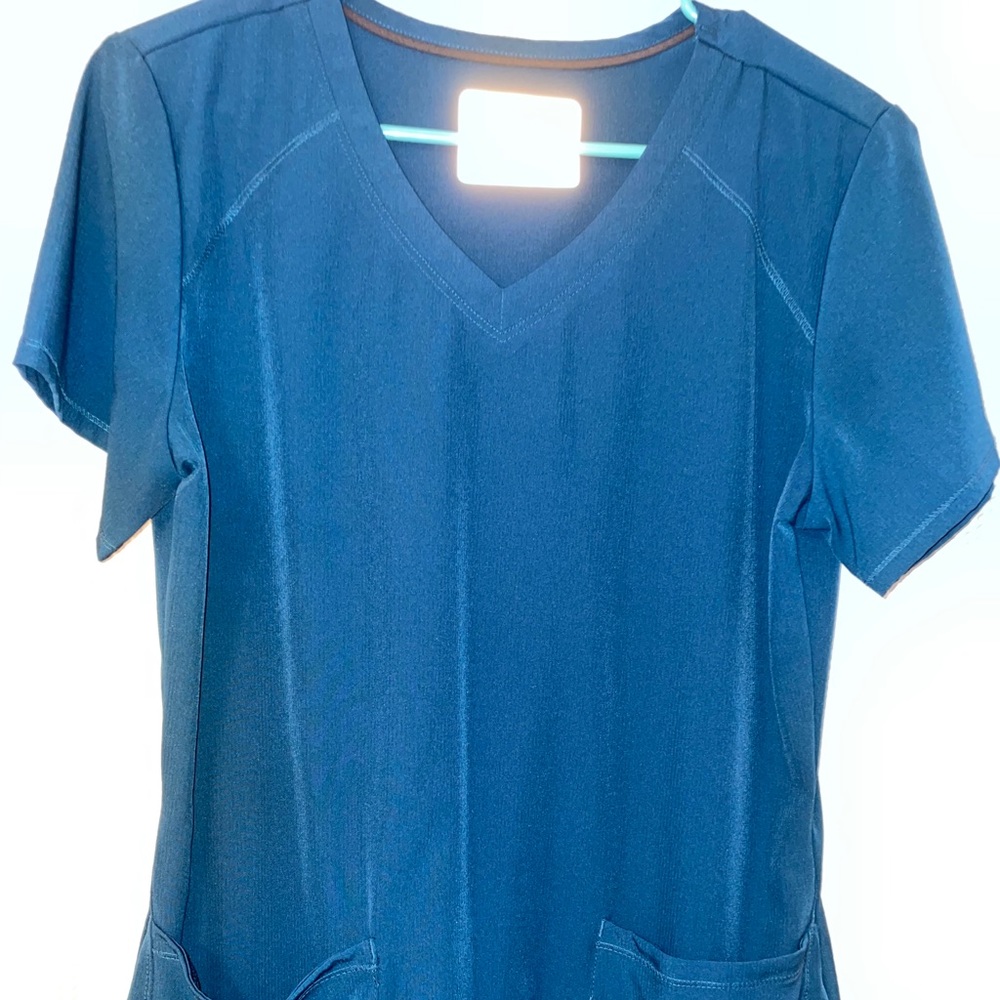 Medium Dark green sketchers scrub top.